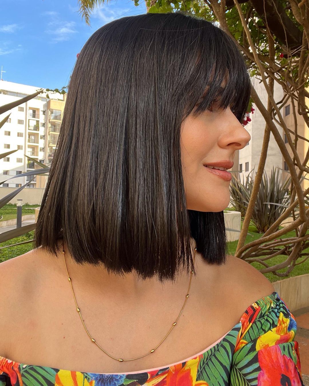 cabelo médio com franja para rosto quadrado