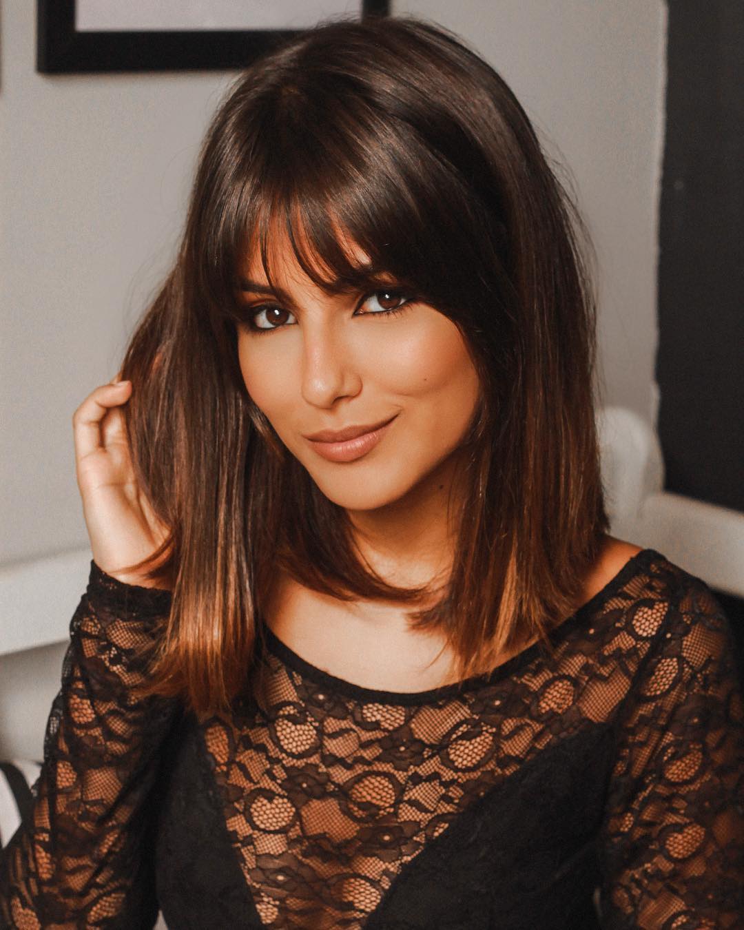 cabelo médio com franja ondulado