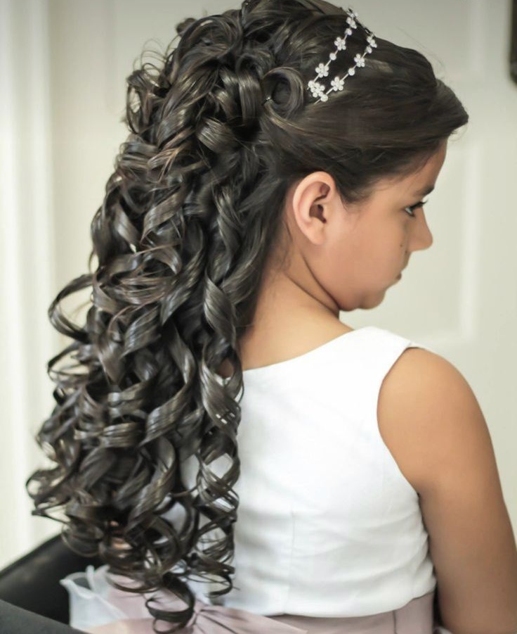 ideias penteado daminha cacheada