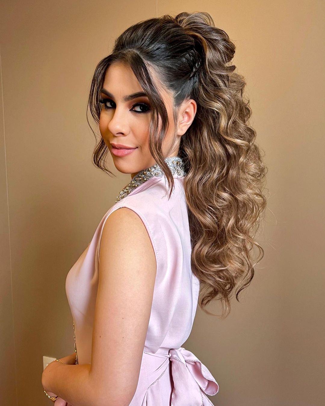 penteado para madrinha com cabelo solto