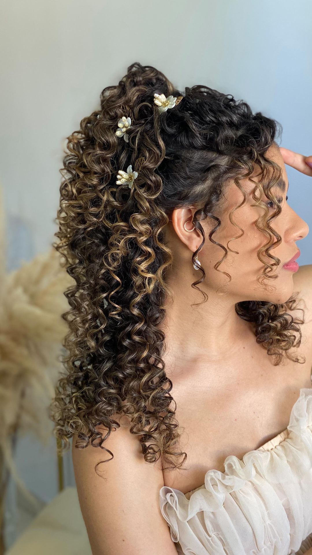 penteados para cabelo cacheado para festa