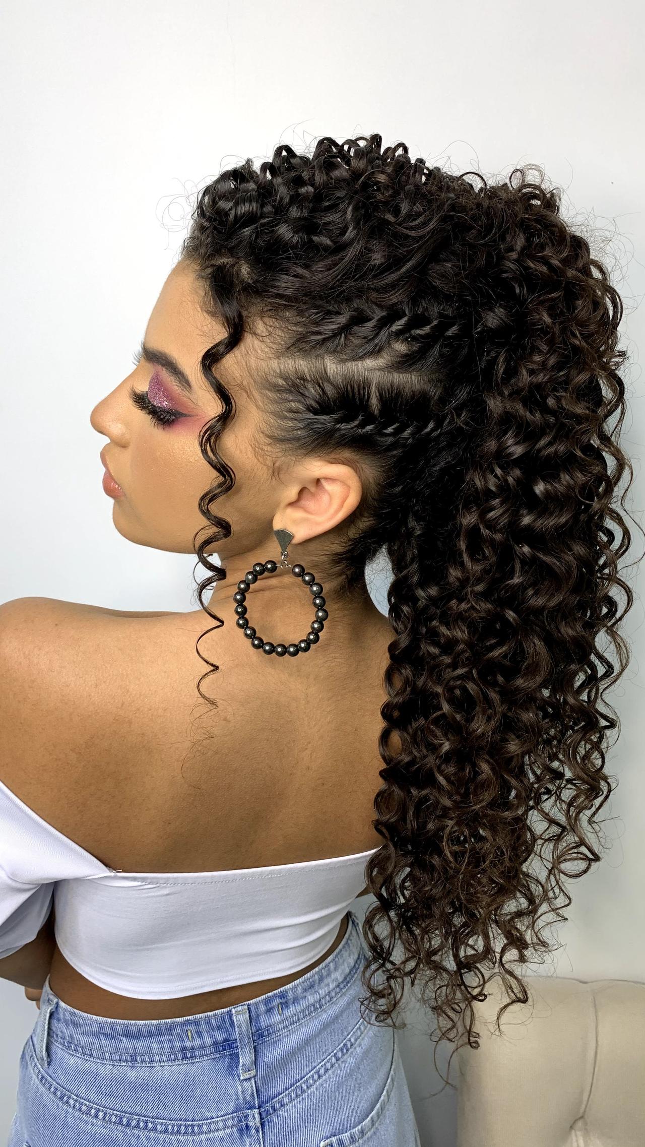 estilos de cabelo anos 60 para crespos