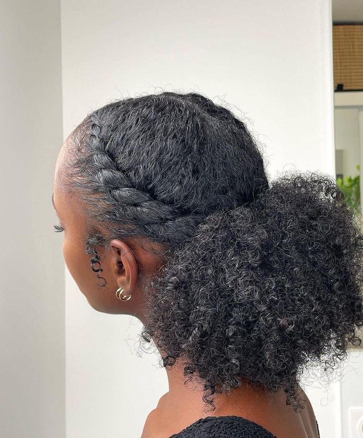 penteado casamento cabelo cacheado curto
