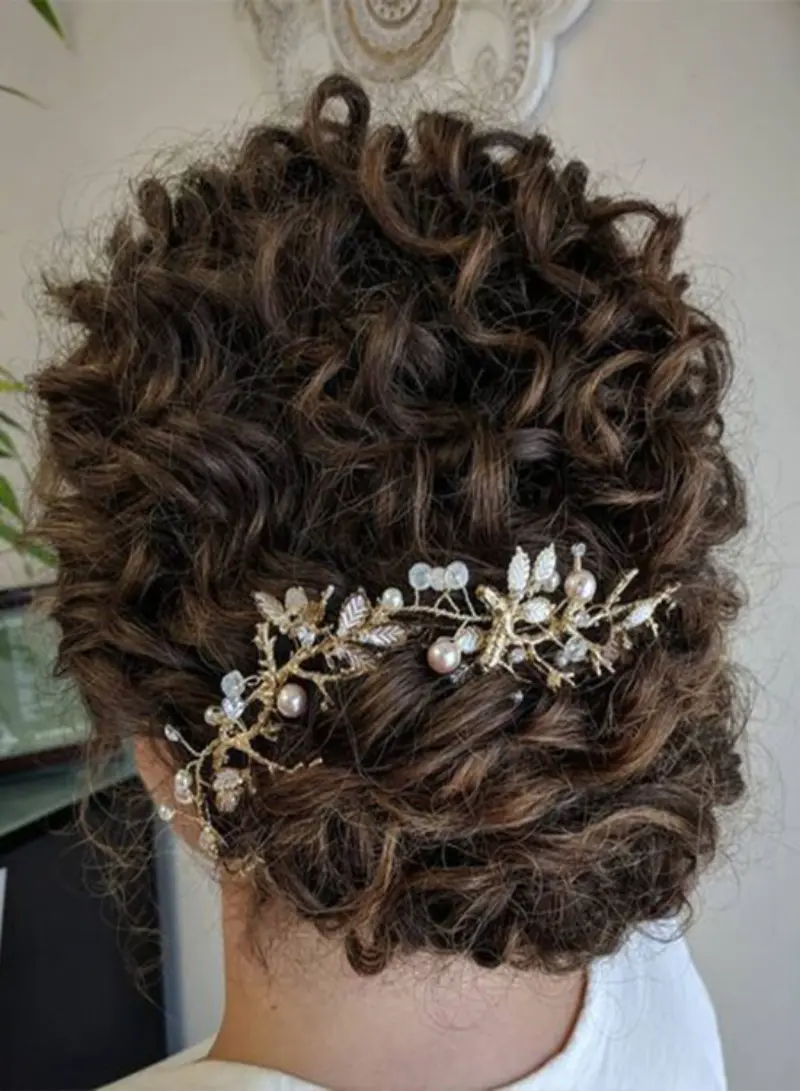 penteado casamento cabelo cacheado curto noiva