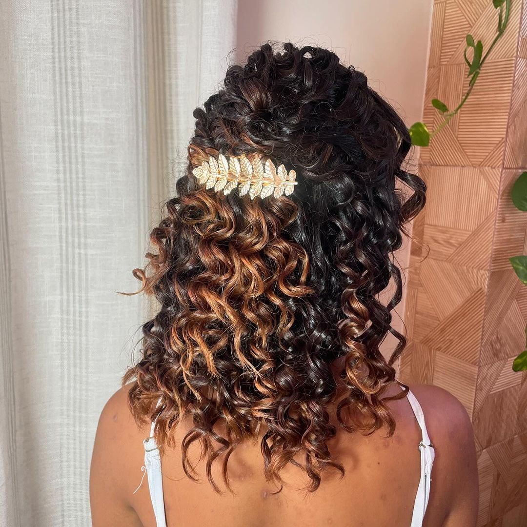 penteados para cabelo curto cacheado solto