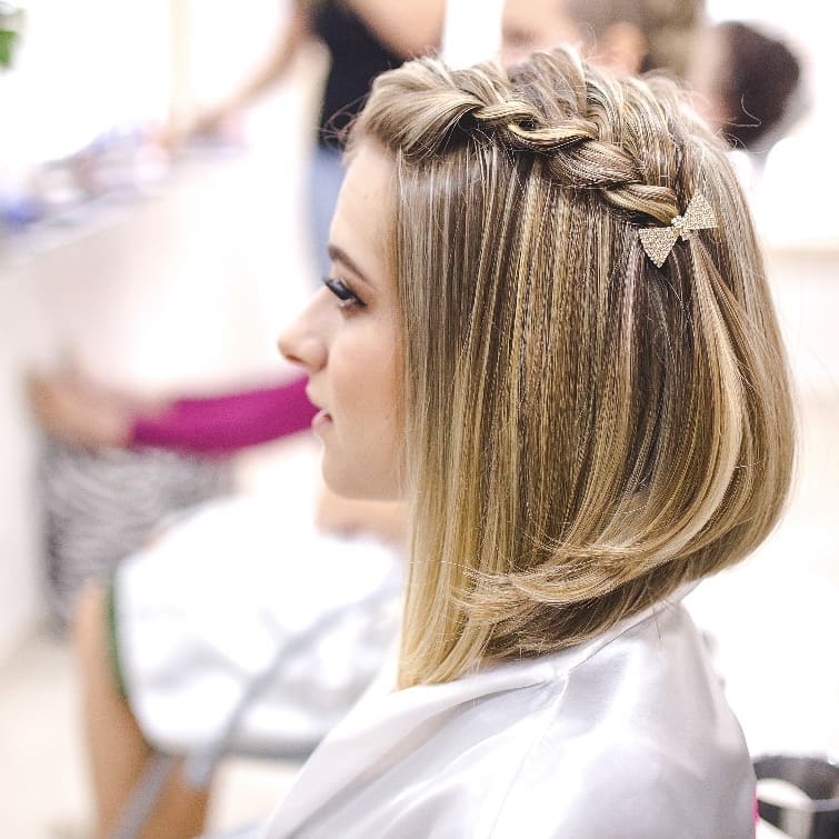 cabelo liso curto com franja penteados