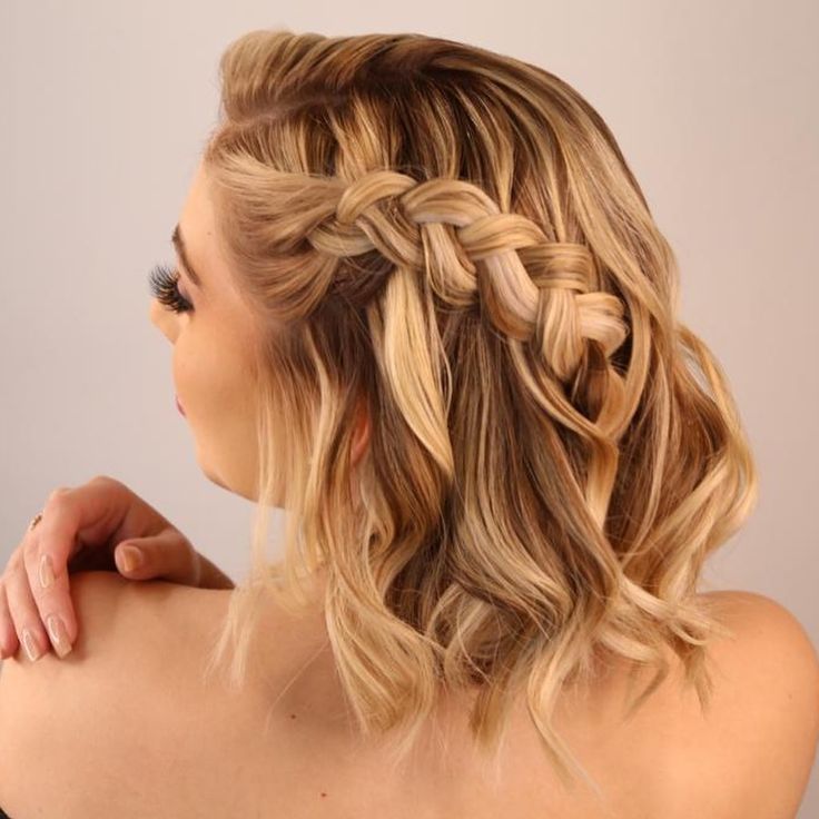 penteado para madrinha cabelo curto casamento de dia
