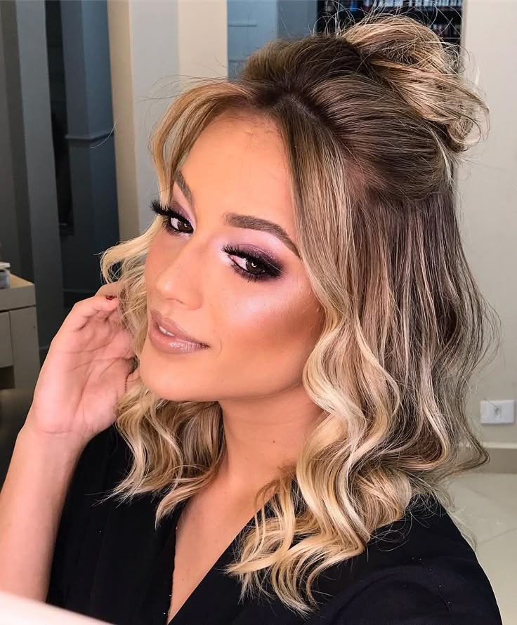penteado para madrinha cabelo curto casamento à noite