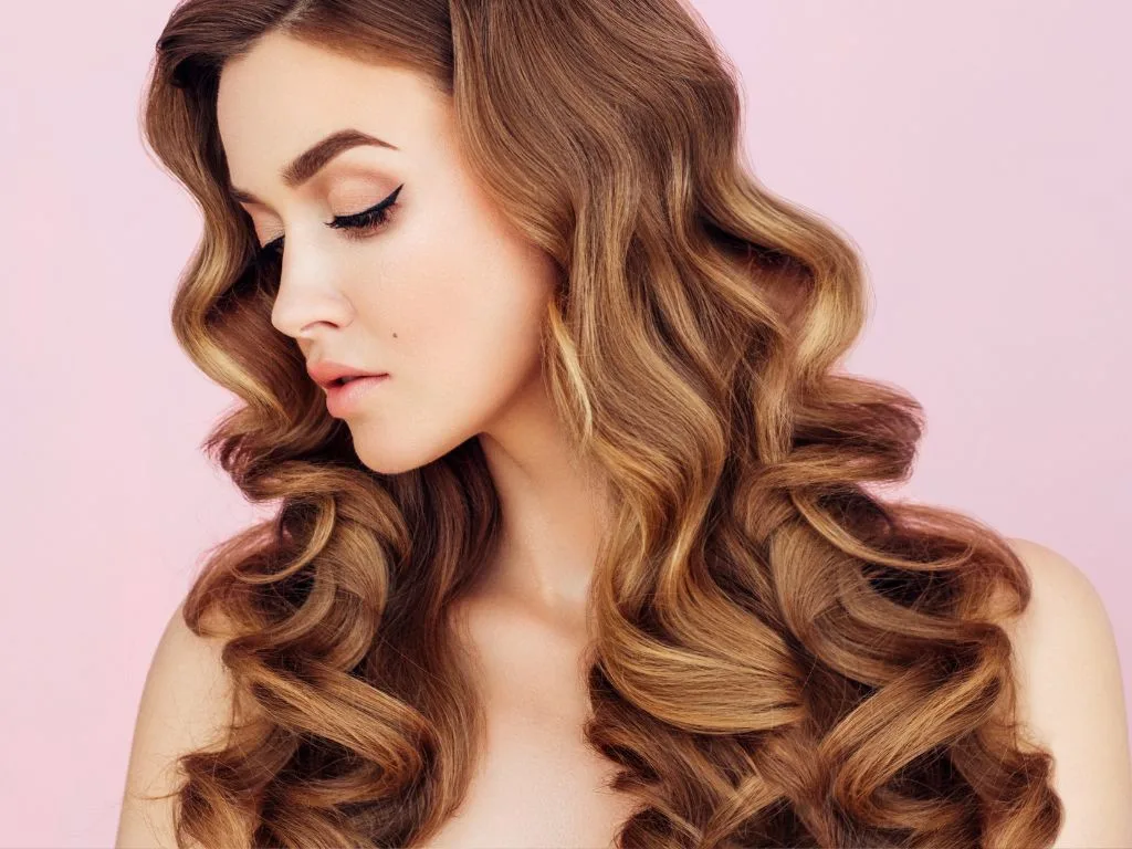 penteado cabelo solto com ondas para cabelo curto