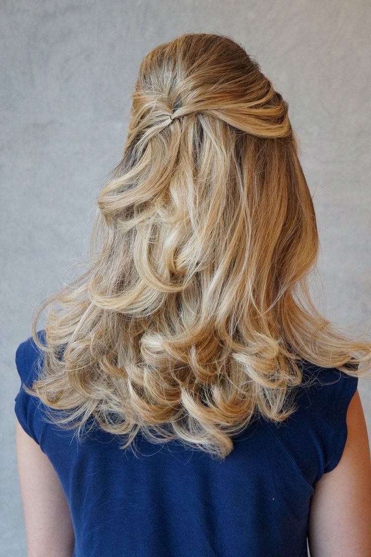 penteado madrinha cabelo solto casamento ao ar livre