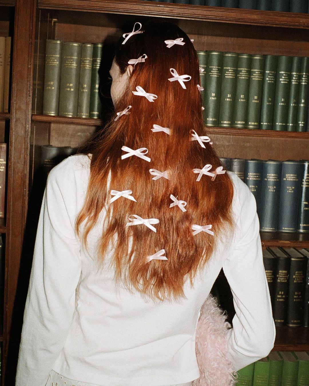 tendência laço no cabelo 2026