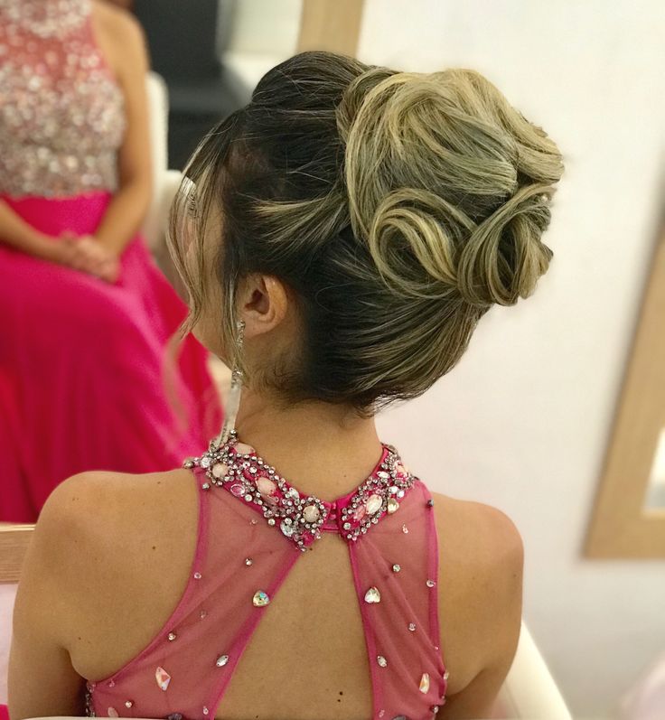 coque alto para madrinha de casamento