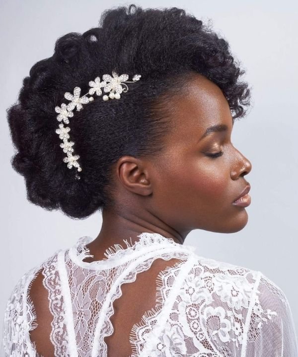 penteado daminha simples cabelo cacheado