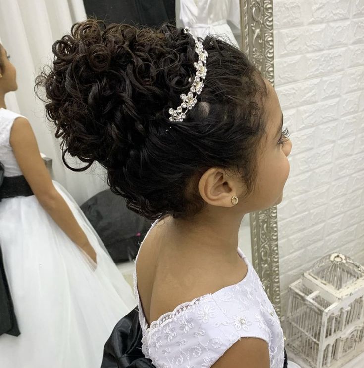 penteados para casamento cabelo cacheado criança