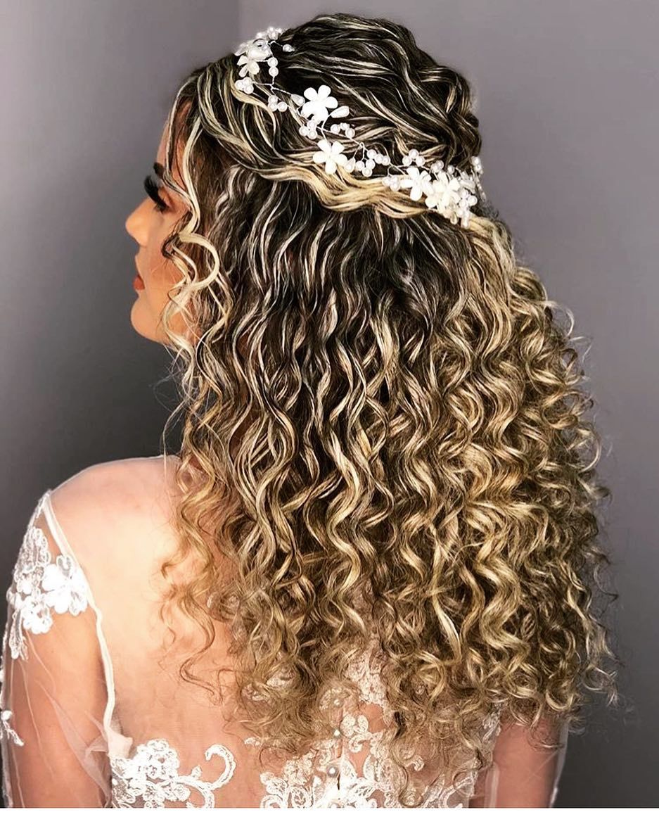 penteados para casamento cabelo cacheado