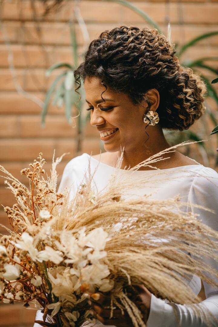 penteado noiva cacheada semi preso