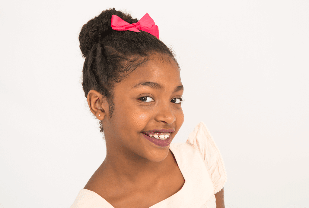 penteado para festa cabelo cacheado criança