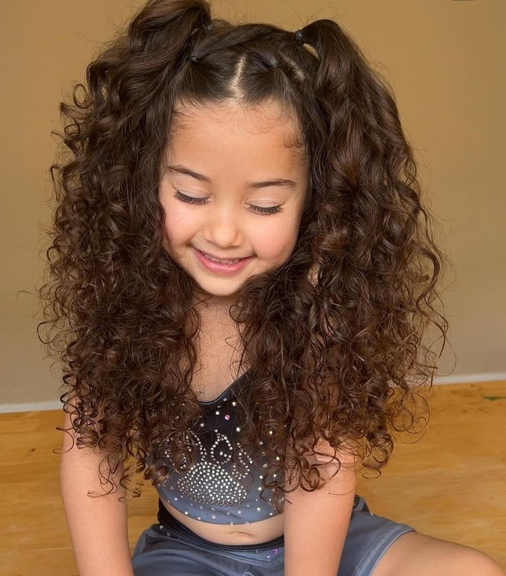 penteados rápidos para meninas com cabelo cacheado