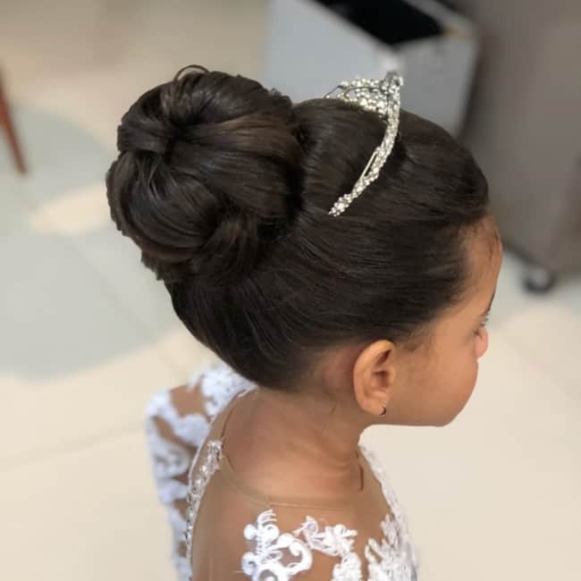 penteado para criança em casamento