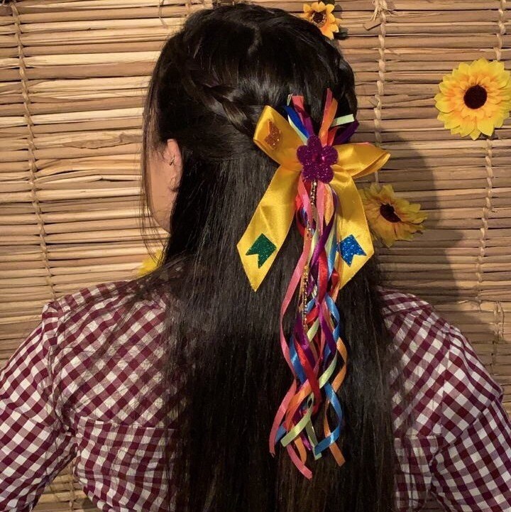 penteado junino cabelo solto cacheado