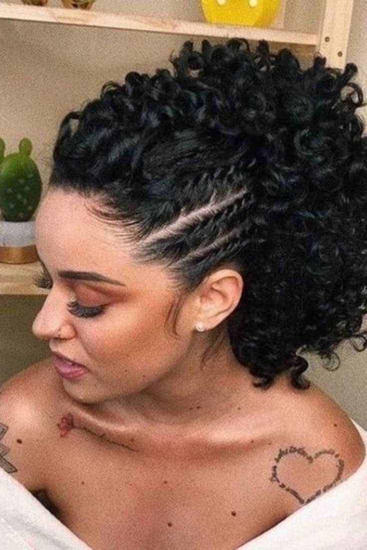 penteado lateral cabelo cacheado com elásticos