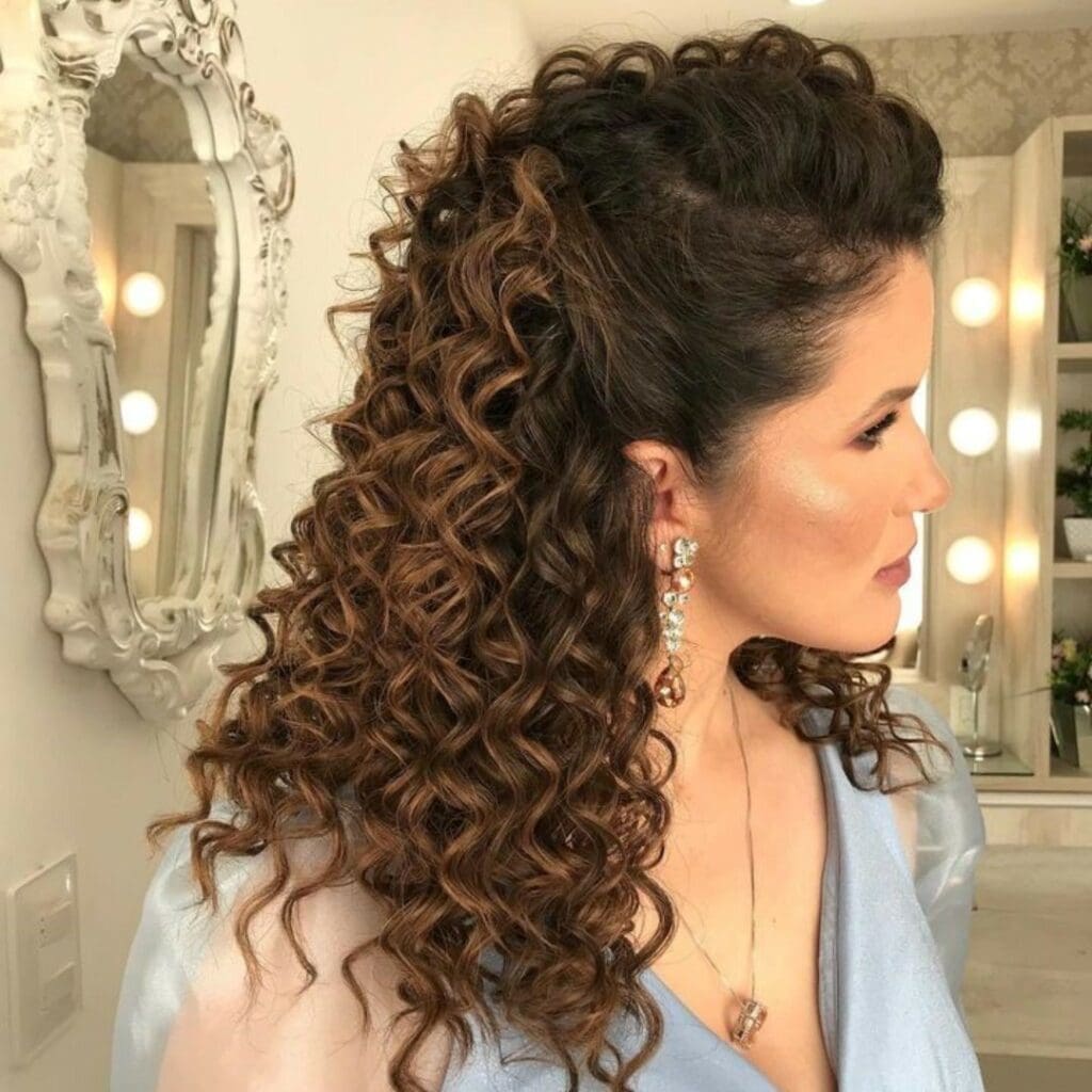 penteado madrinha cacheada solto