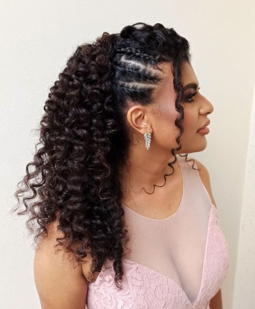 penteado madrinha cacheada com trança