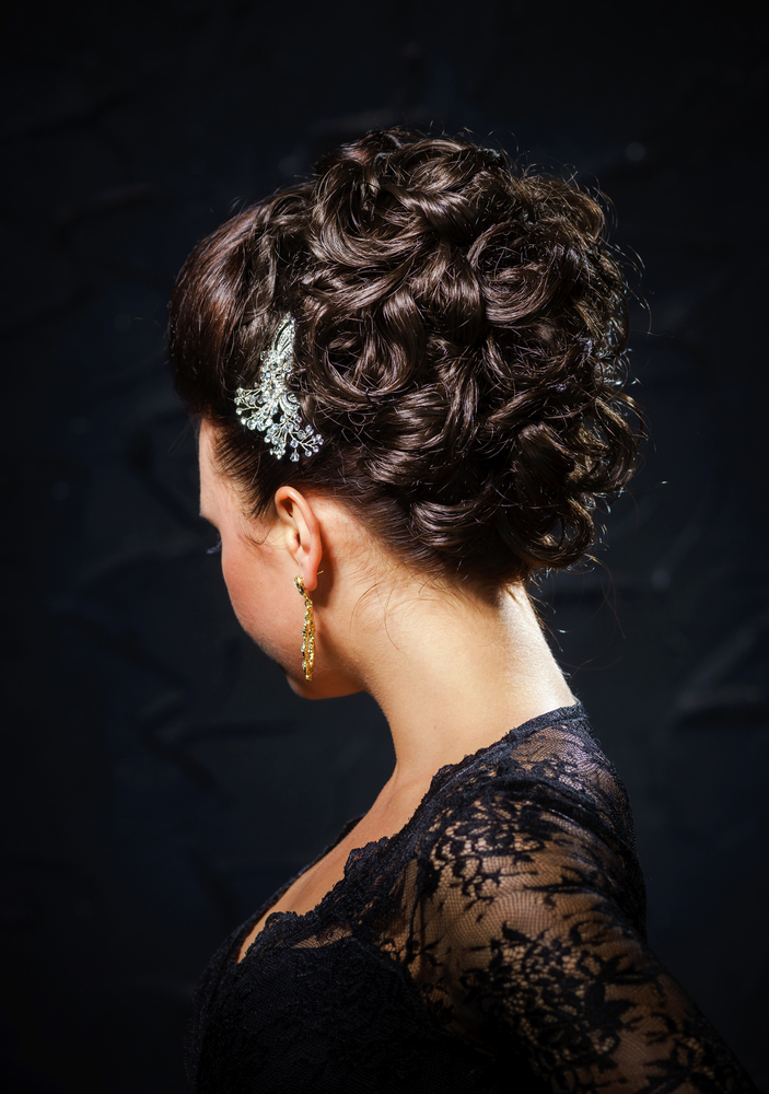 penteado para madrinha cabelo cacheado