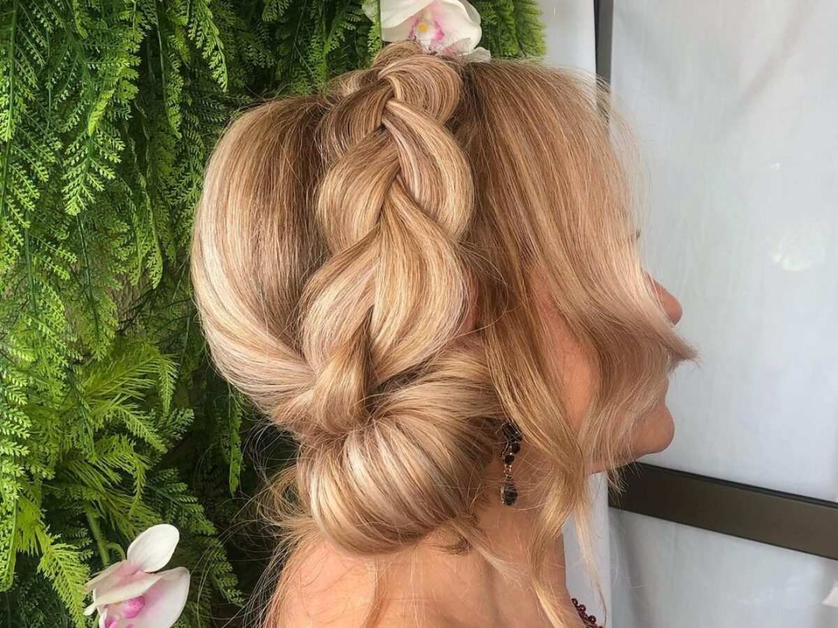 penteados soltos para mãe da noiva cabelo curto