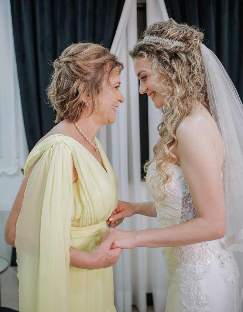 penteados presos para mãe da noiva cabelo curto