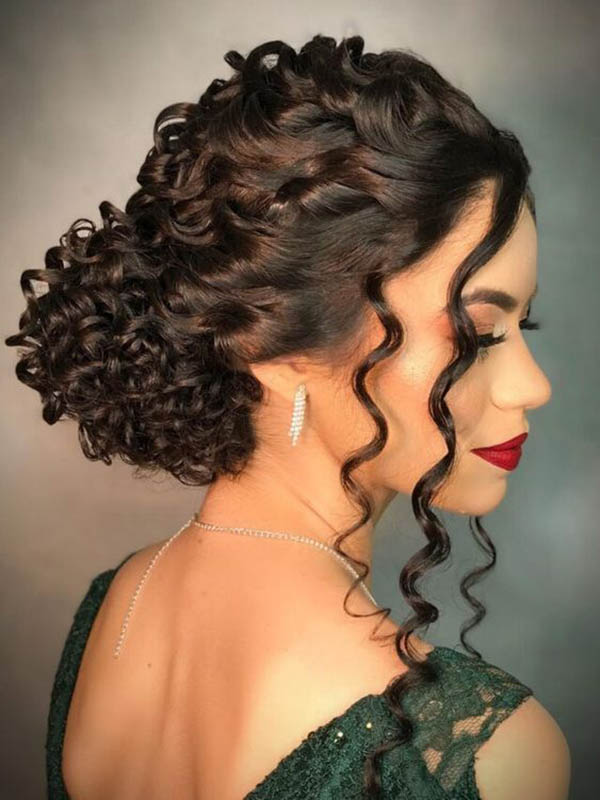 penteados para cabelo cacheado no dia a dia
