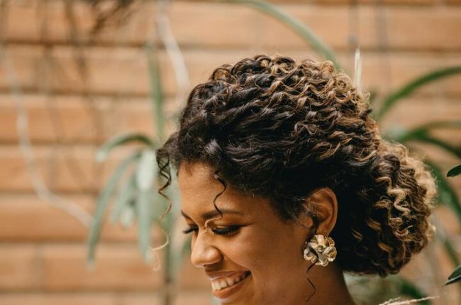 penteados soltos cabelo cacheado casamento