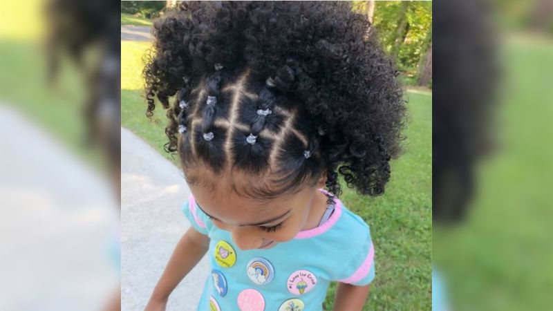 penteados para festa cabelo cacheado infantil