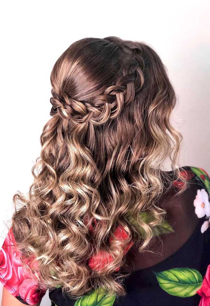 penteado cacheado para casamento