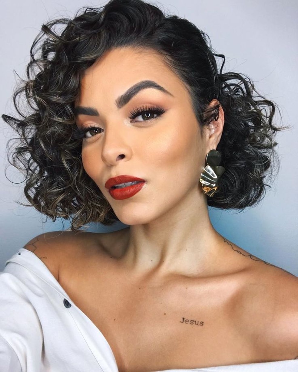 penteados para cabelo curto com franja