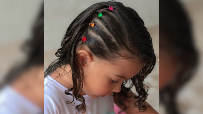 como prender cabelo liso de criança