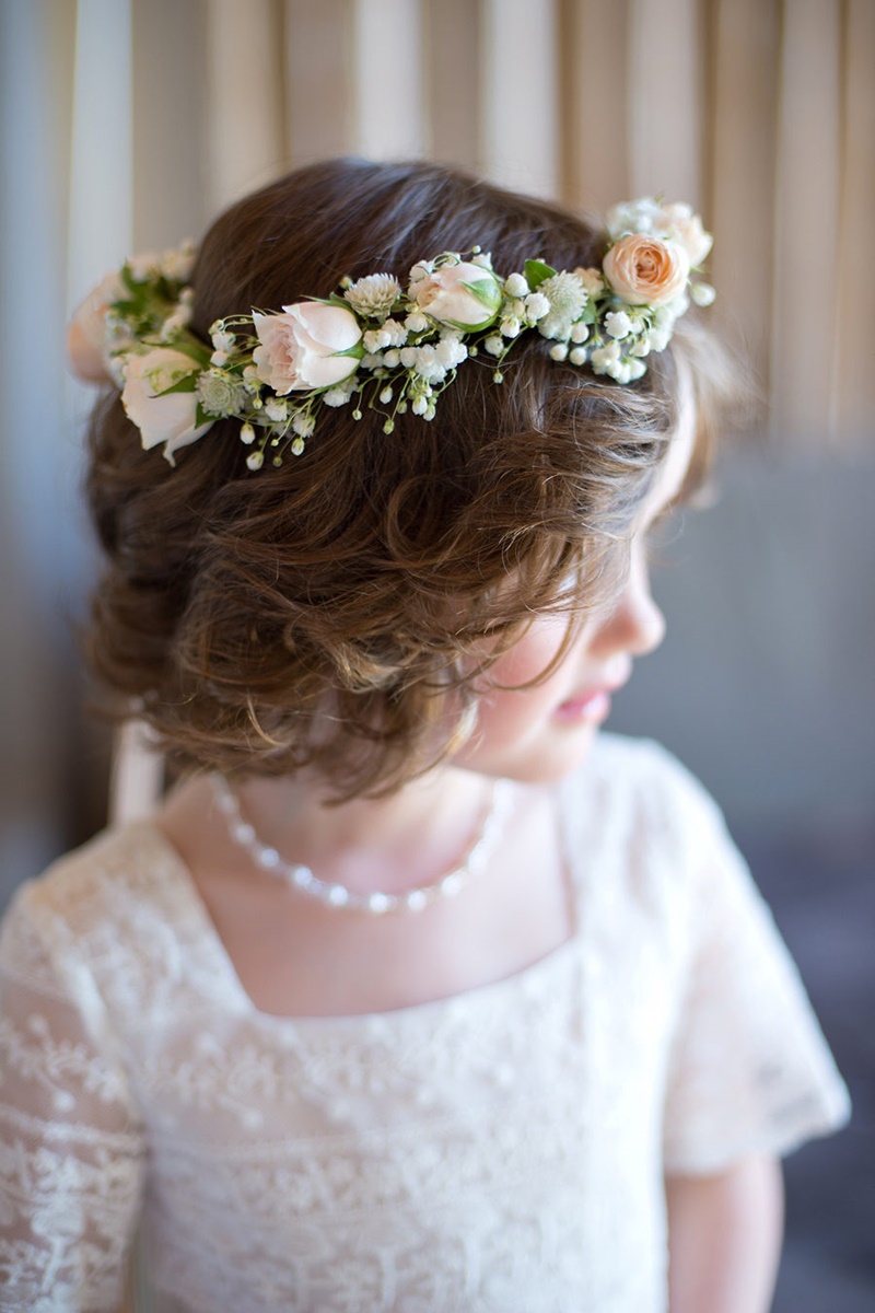 penteado daminha casamento noite
