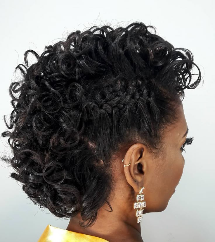 penteado formatura cabelo cacheado curto com trança