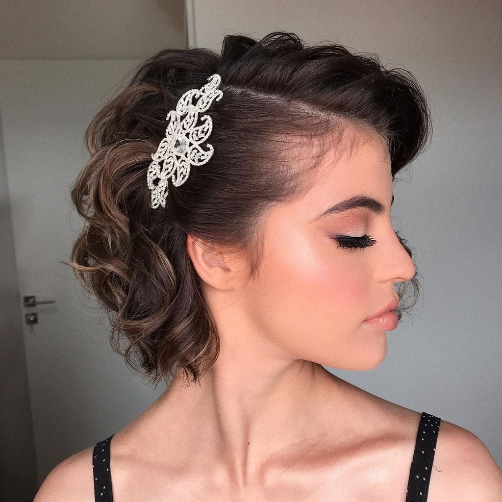 penteados para madrinha de casamento cabelo curto liso