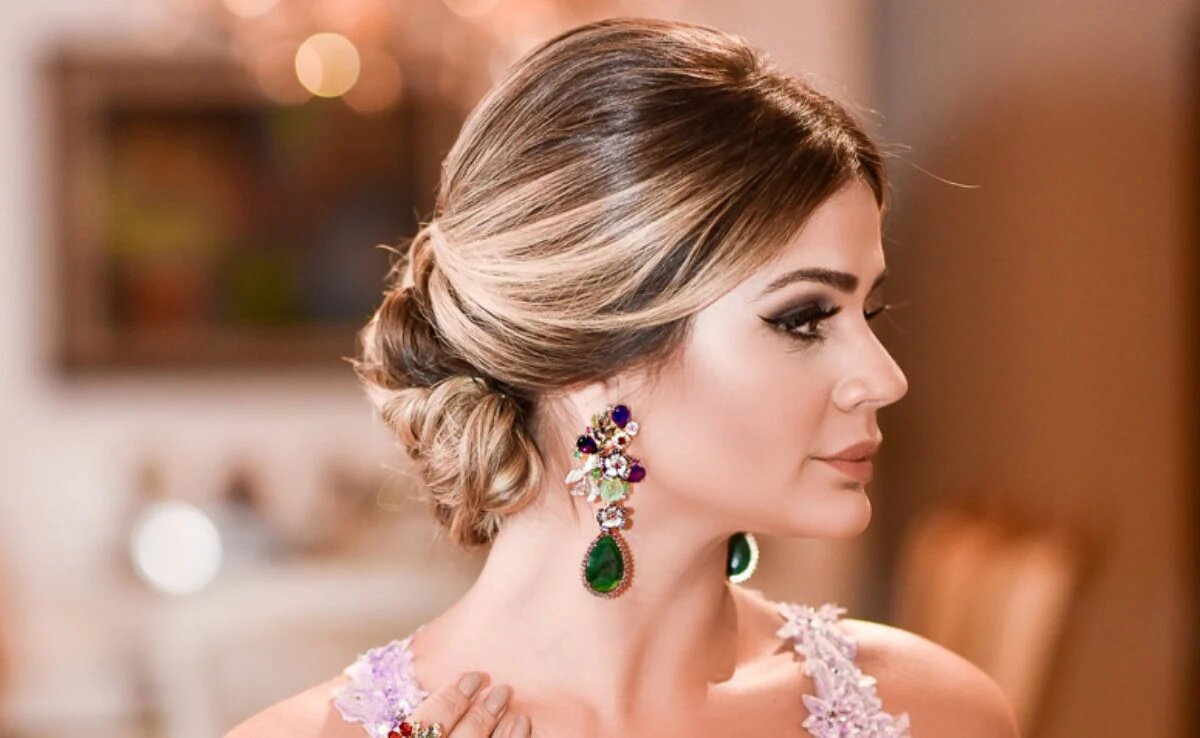 penteado para madrinha com flores