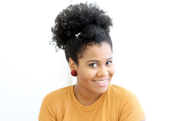 penteado madrinha cabelo cacheado curto