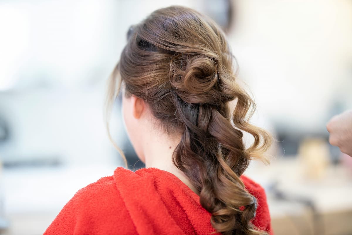 estilos de cabelo solto para mães