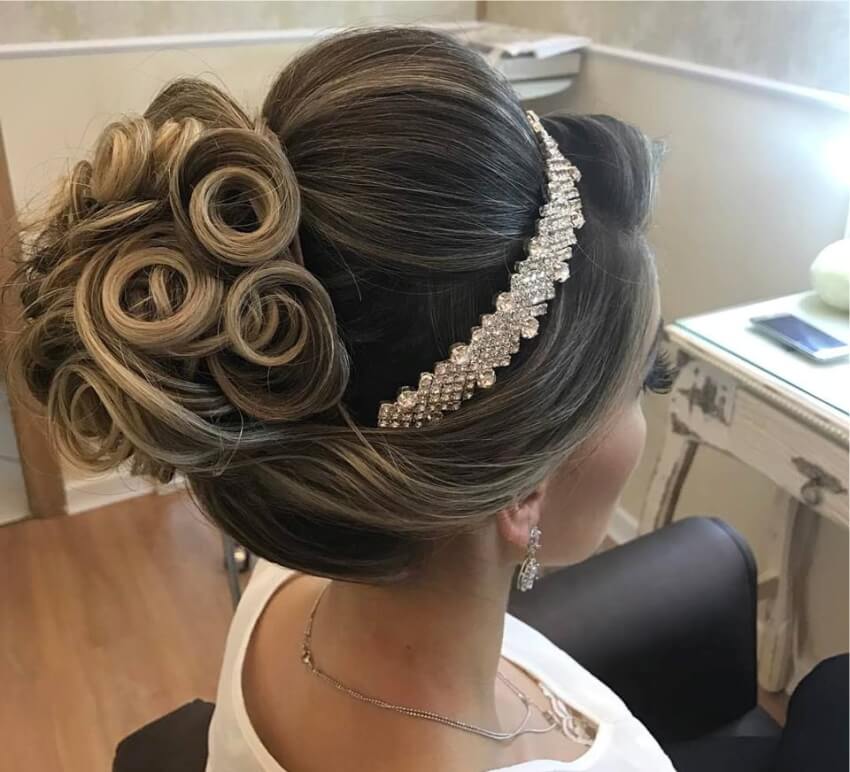 penteado para noiva com véu