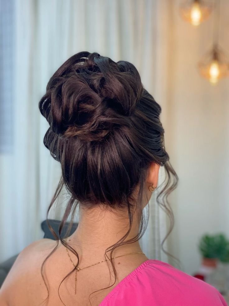 penteado para vestido assimétrico