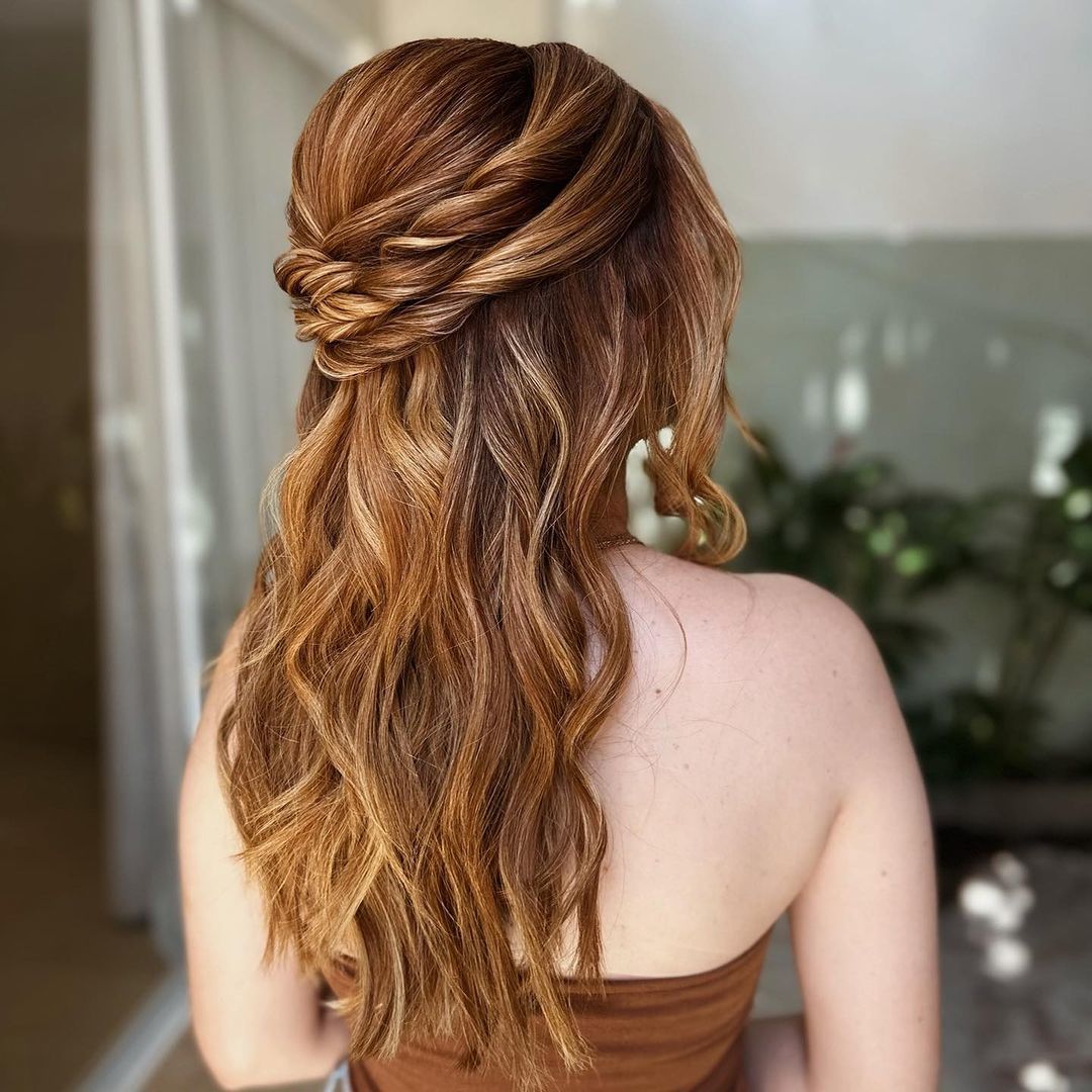 finalização para penteado semi preso cachos