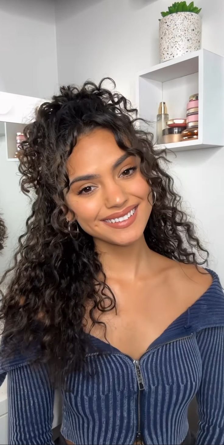 penteados para cabelo cacheado preso