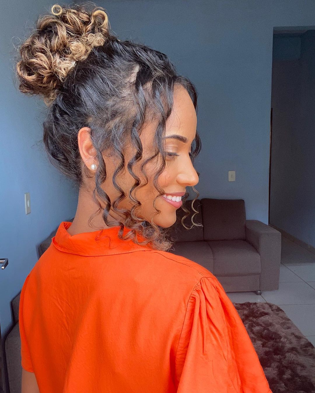 penteados para cabelo cacheado curto