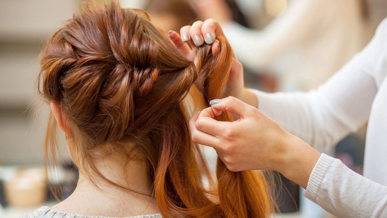 penteado para vestido tomara que caia casamento