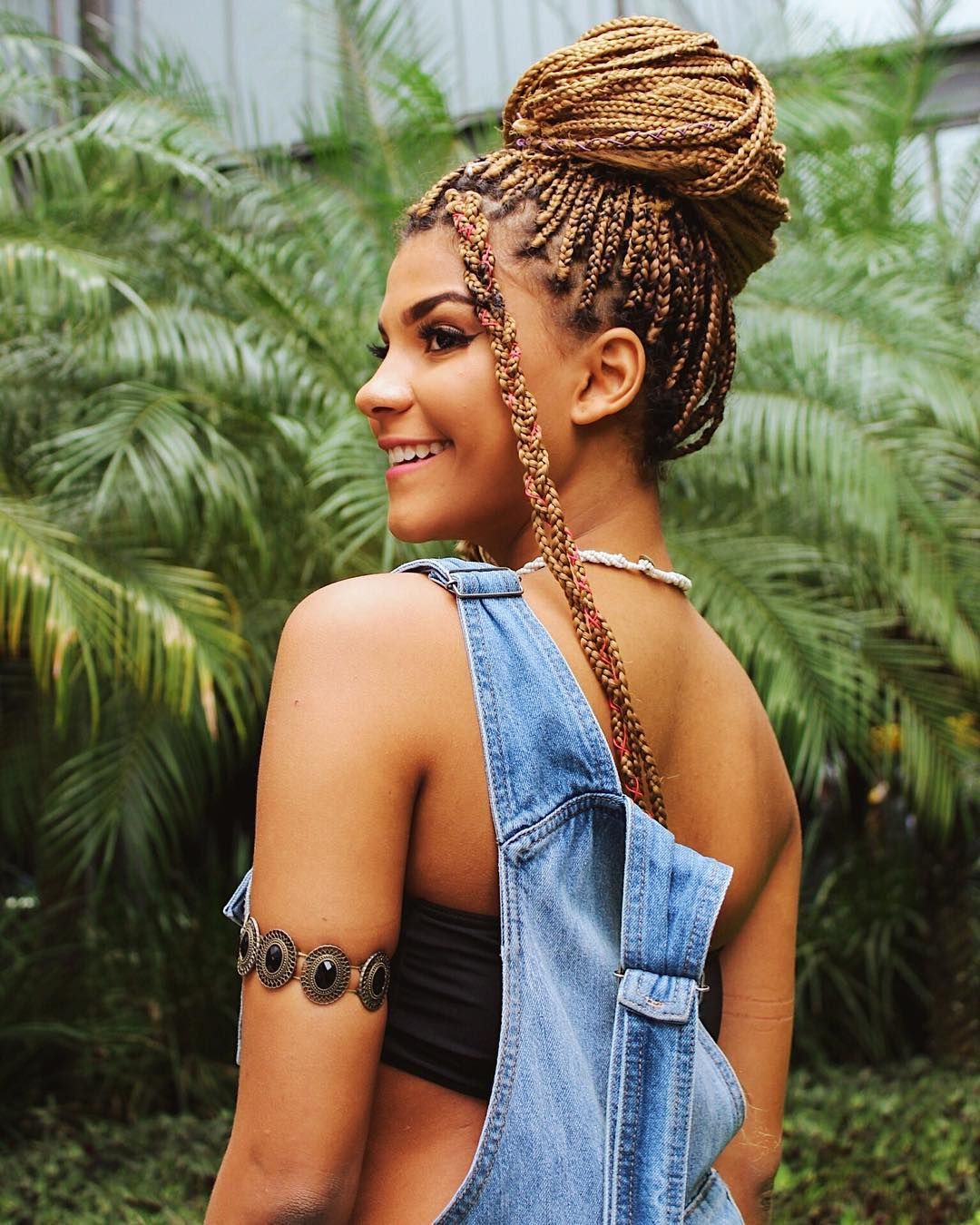 penteados afros com tranças para casamento