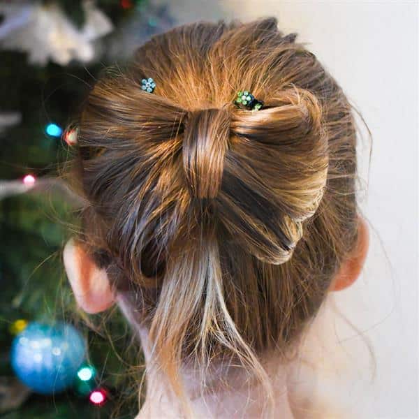 penteados com elásticos coloridos para meninas